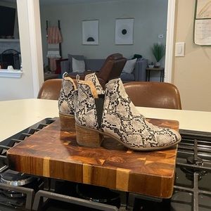 Womens 8.5 Nordstrom Booties